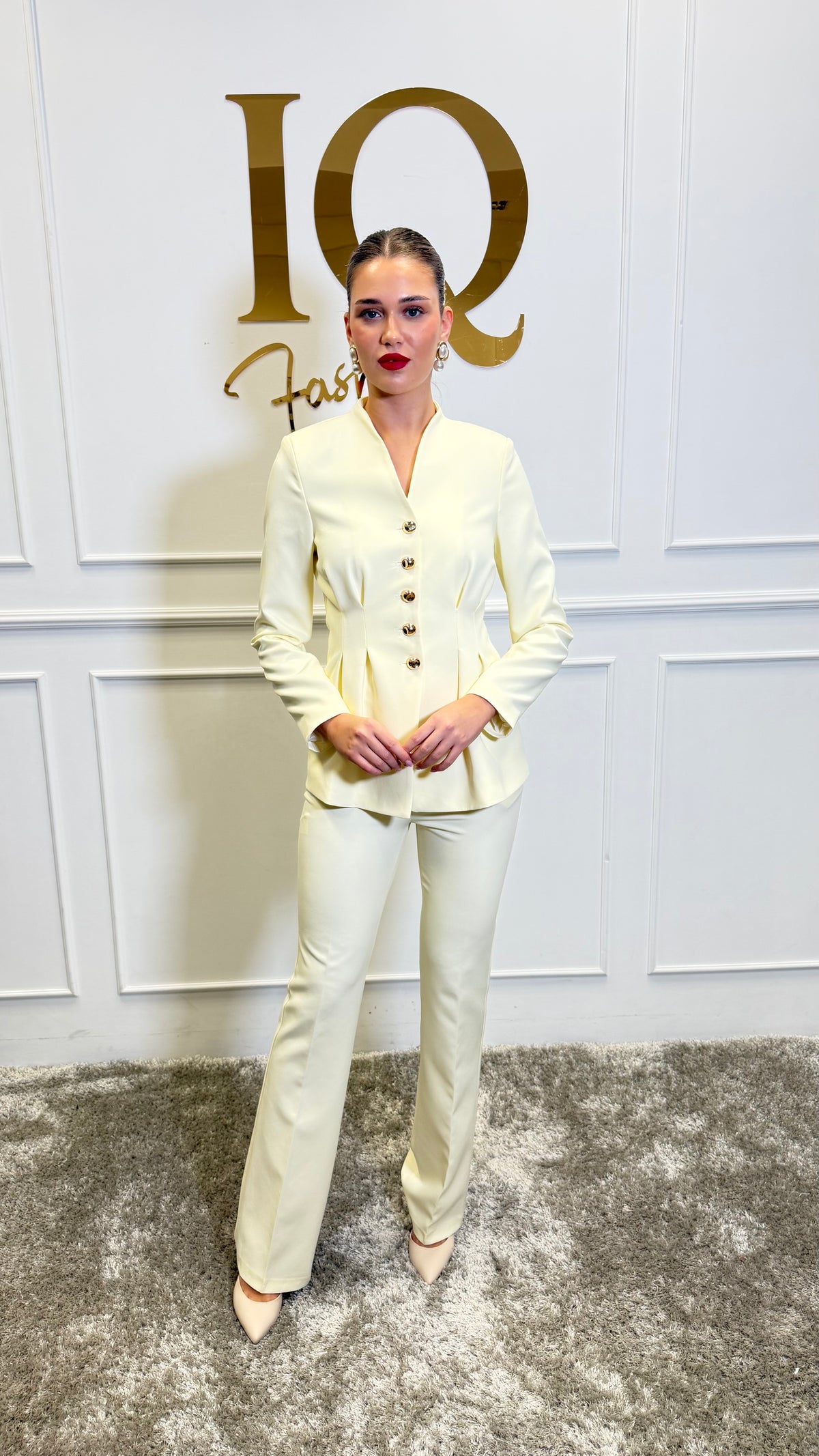 Costume Betthina Vanilla by ELVE STYLE SRL featuring a soft, cream-colored fabric with delicate floral accents.