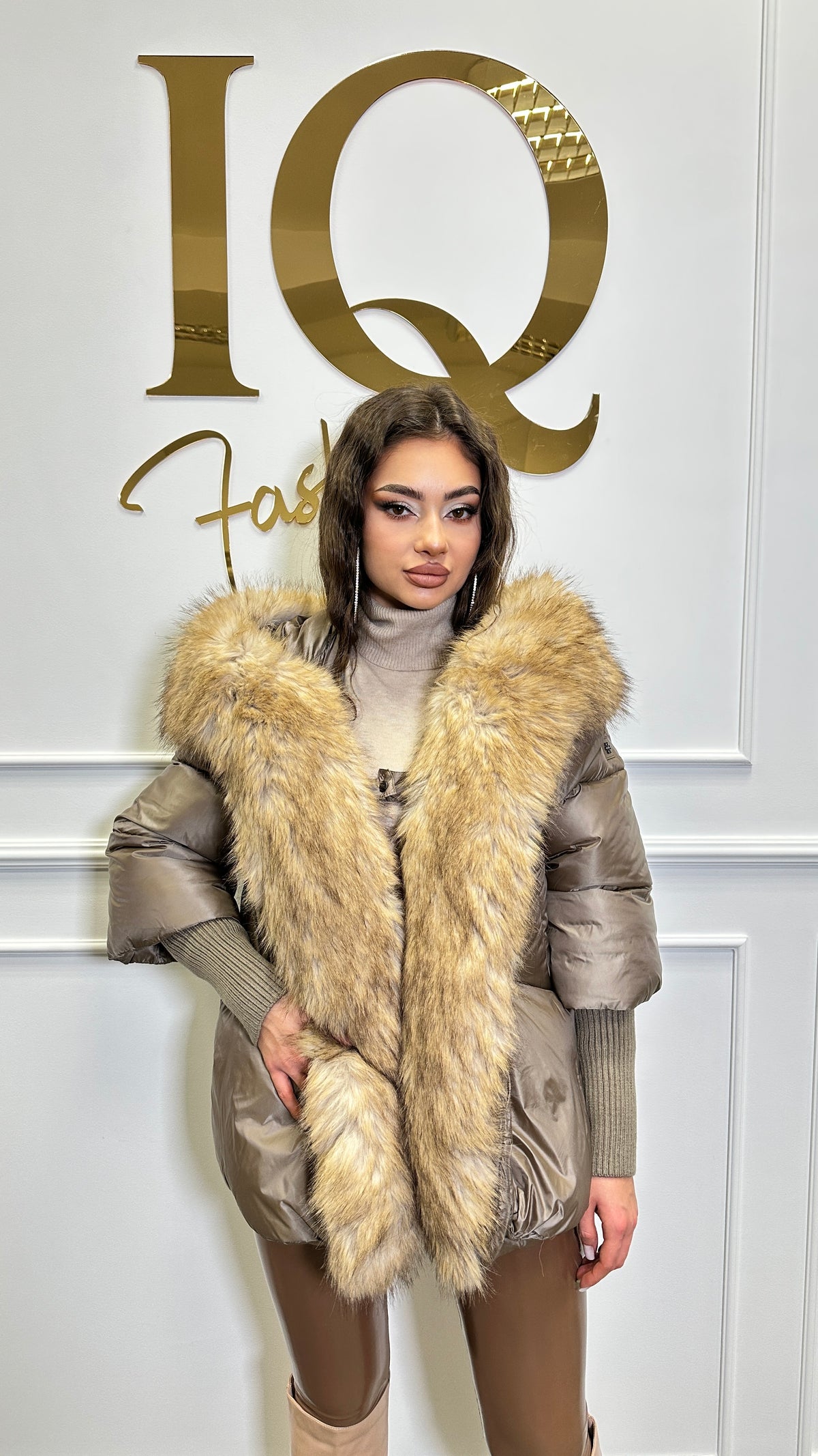 Geaca blana artificiala Florencia maneca tricot Beige