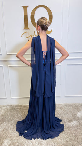 Rochie Elissa bleu închis de la iqfashioncluj, croială elegantă, material fluid, perfectă pentru ocazii speciale.