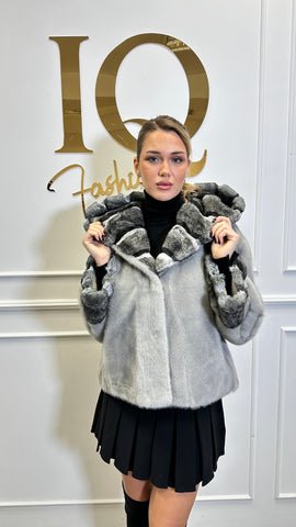 Haina blana artificiala gluga Byas Grey