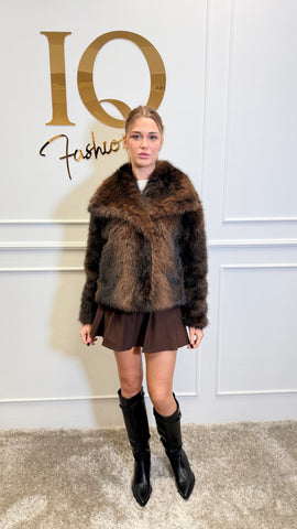 Jacheta blana artificiala Chinti Brown