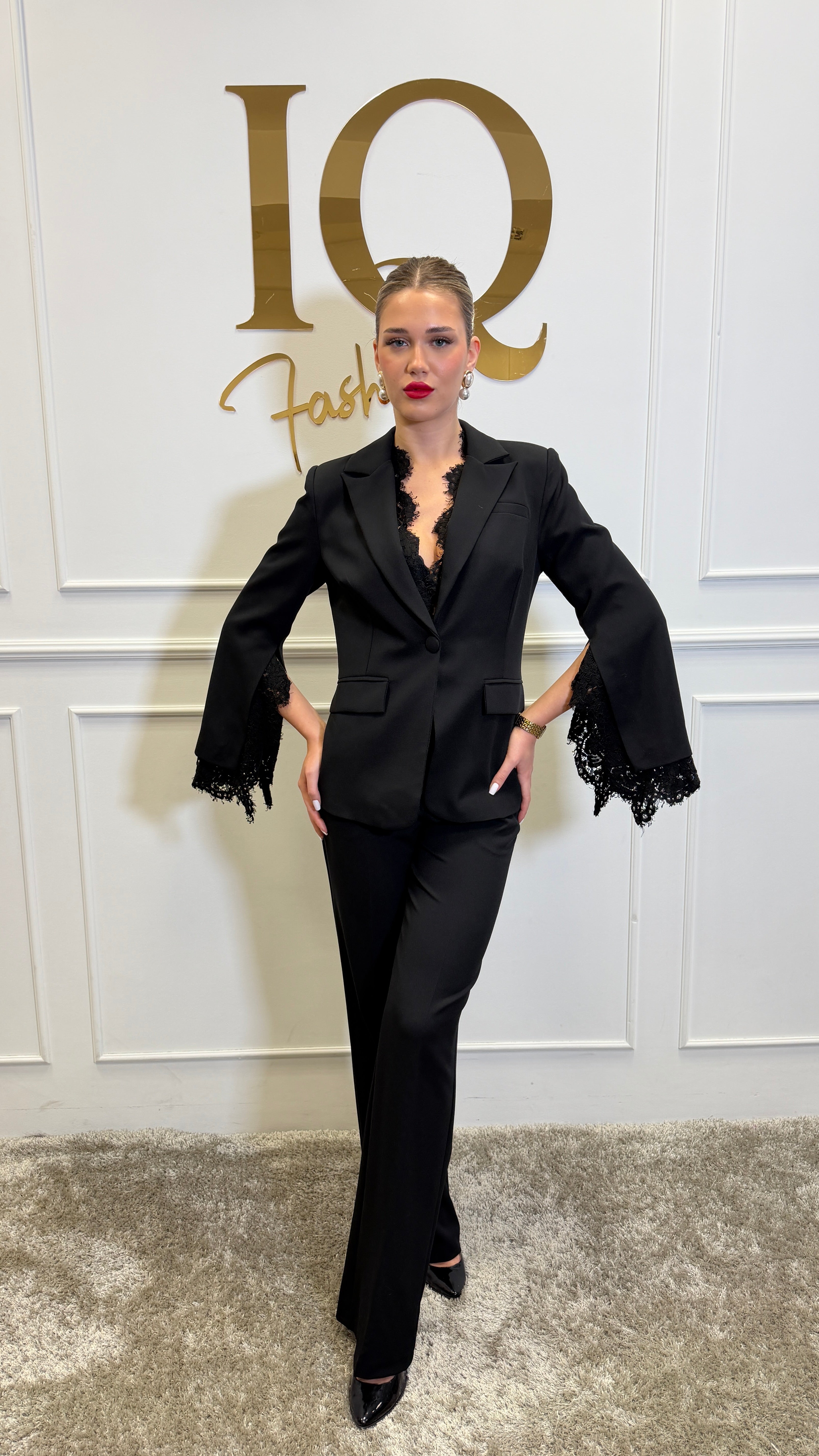 Elegant black lace costume from ELVE STYLE SRL with intricate lace details and stylish design.