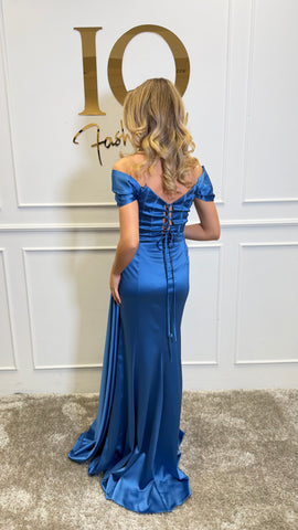 Rochie Sunshine Indigo de la iqfashioncluj, model cu croială lejeră și imprimeu colorat, perfectă pentru sezonul cald.