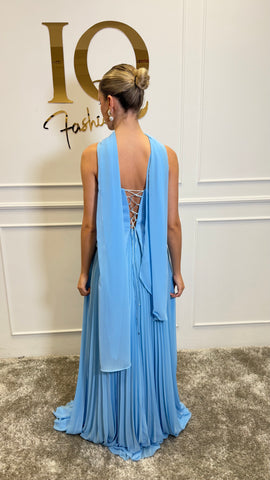 Rochie Elissa Blue de la iqfashioncluj, croială elegantă, culoare albastră, detalii moderne, pe manechin sau purtată.