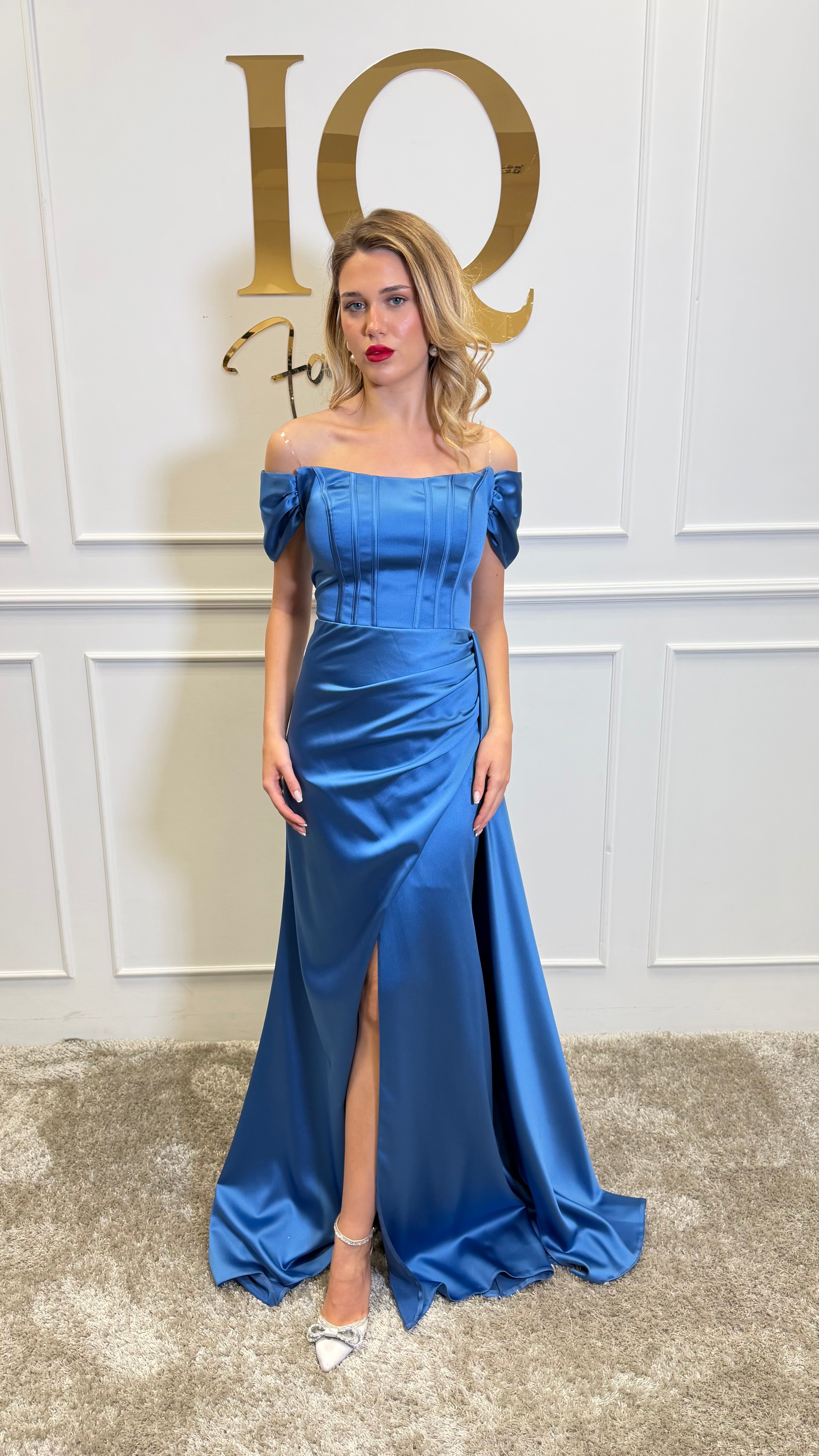 Rochie Sunshine Indigo de la iqfashioncluj, model elegant cu croială lejeră și detalii în nuanță albastru închis.