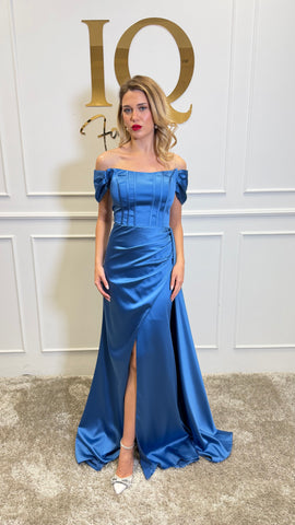 Rochie Sunshine Indigo de la iqfashioncluj, model elegant cu croială lejeră și detalii în nuanță albastru închis.