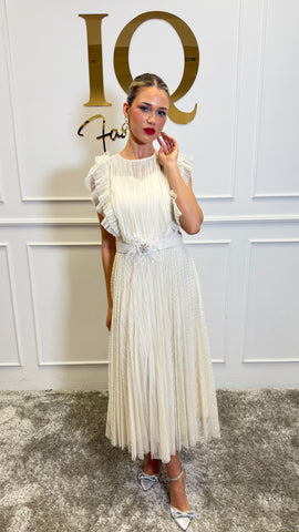 Rochie Massi bej de la ELVE STYLE SRL, pentru femei, cu croială elegantă și material lejer, vizibilă în imagine.
