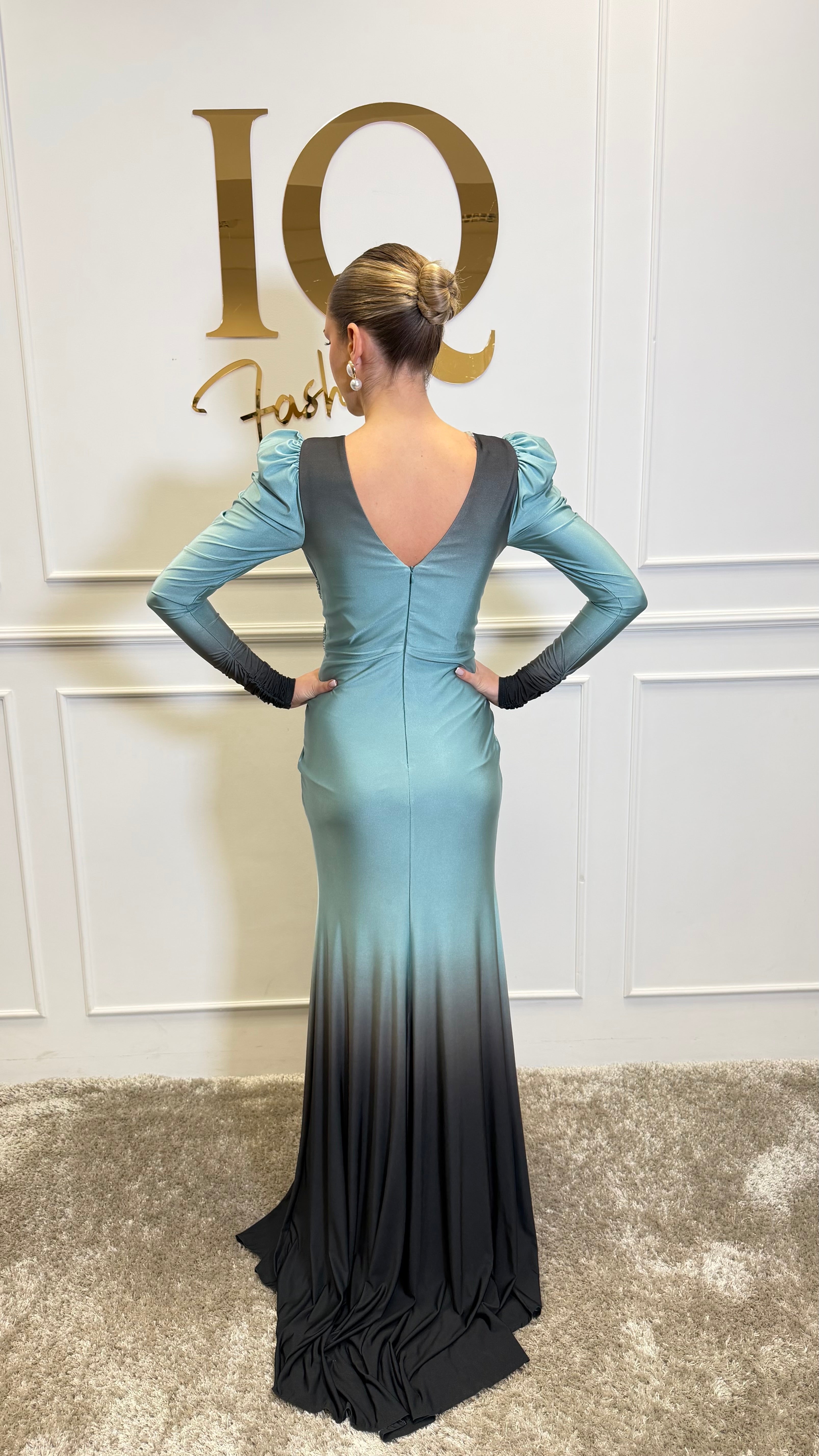 Rochie Erallea Minth din colecția iqfashioncluj, rochie elegantă cu croială modernă, în tonuri de verde și material fin.
