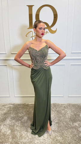 Rochie Asemia oliv verde de la iqfashioncluj, croială elegantă și material confortabil, vizibilă în imagine.