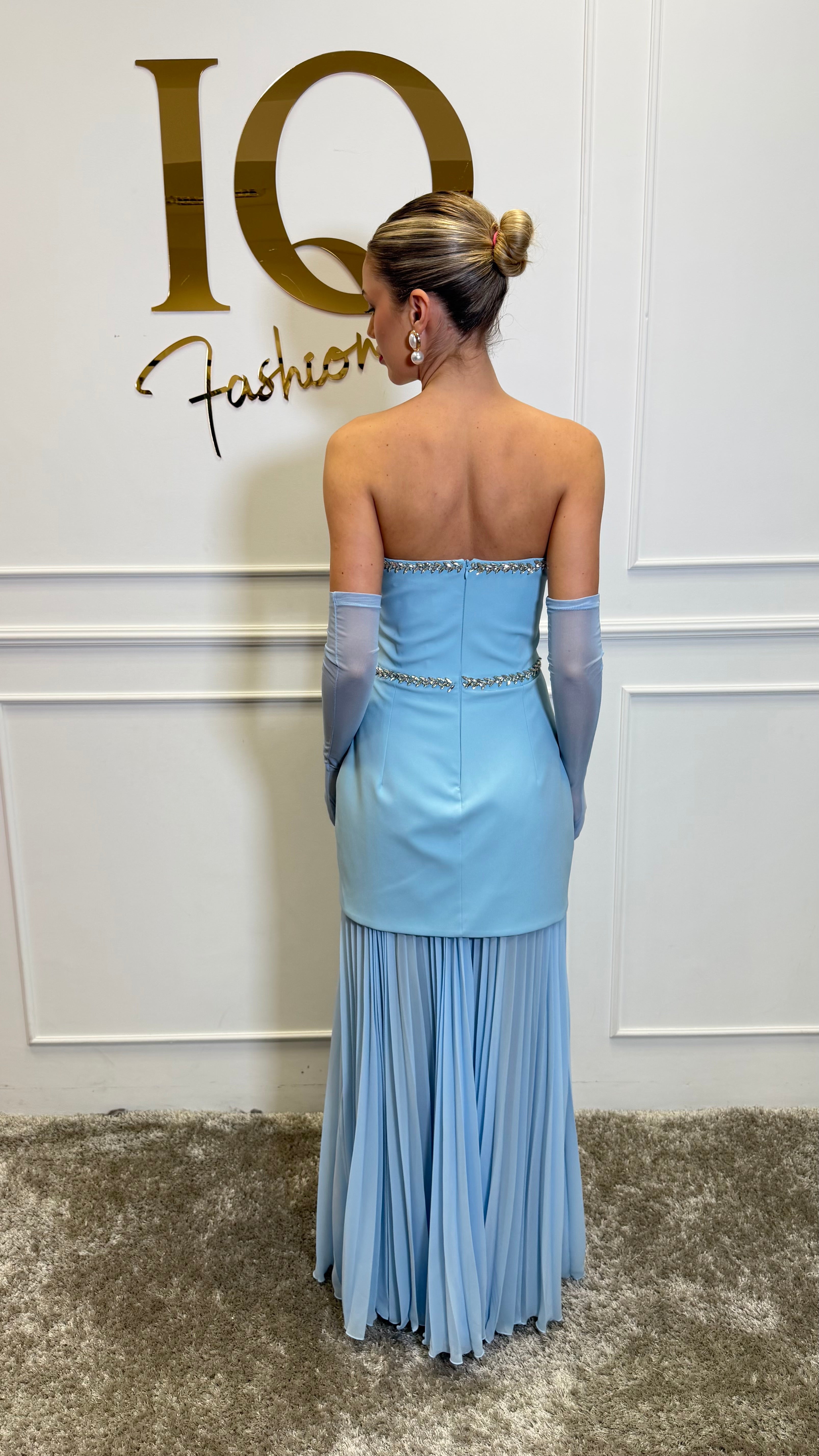 Rochie Medanna cu fustă albastră, brand iqfashioncluj, detaliu elegant și stilat, pentru ținute feminine și moderne.