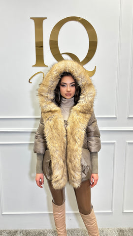 Geaca blana artificiala Florencia maneca tricot Beige