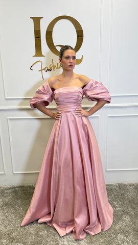 Rochie roz Sassya de la iqfashioncluj, Rochii elegante din material textil, vizibilă în imagine.