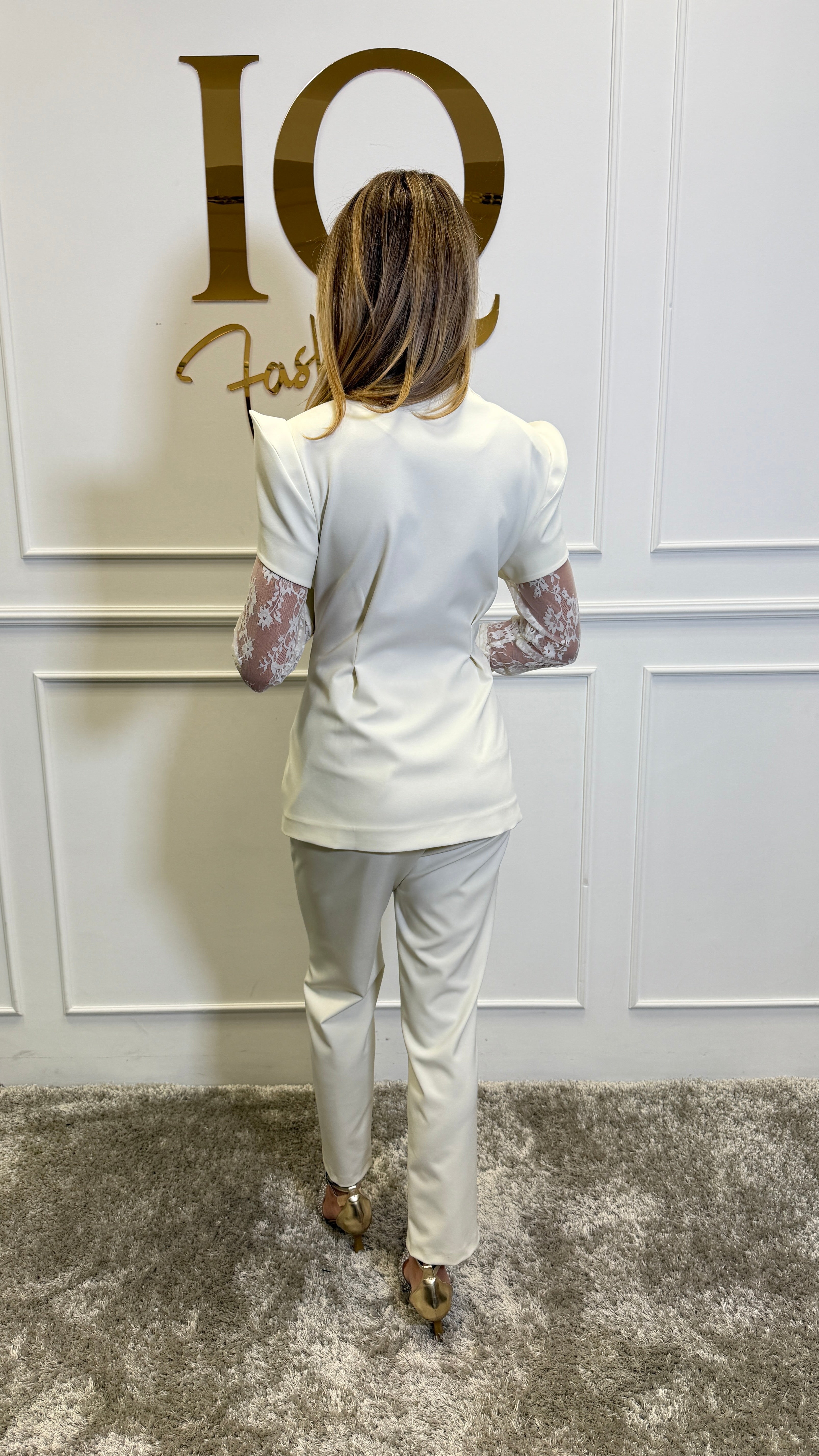 Elve Style SRL Lalyane Cream costume featuring detailed fabric and vibrant colors for a striking costume look