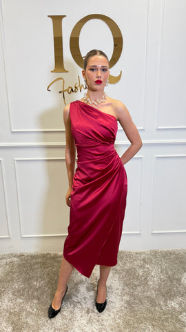 Rochie midi Simone în culoare bordo, de la iqfashioncluj, cu croială elegantă și detalii stilate, vizibilă în imagine.