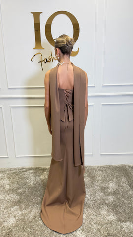 Rochie Jayya Coffe de la iqfashioncluj, imagine detaliată a designului și materialului în tonuri de cafea.