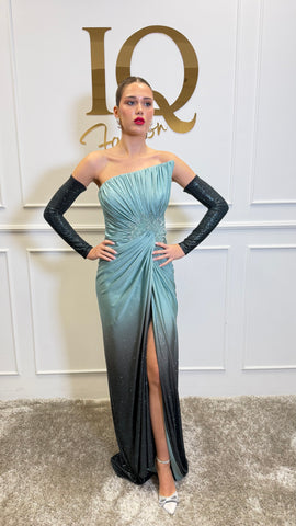 Rochie Calline Minth de la iqfashioncluj, fabricată din material ușor și elegant, prezentată pe o modelează feminină.