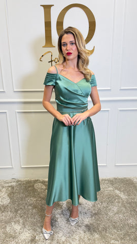 Rochie midi Onesta Minth de la iqfashioncluj, în nuanțe de verde mentă, cu croială elegantă și detalii moderne.
