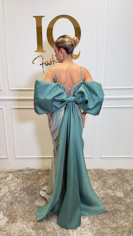 Rochie Bombay Minth de la iqfashioncluj, rochie elegantă cu imprimeu floral, lungime medie, material lejer și croială modernă.