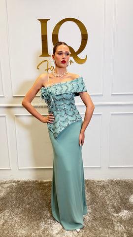 Rochie Sayma Minth de la iqfashioncluj, croială elegantă și detalii moderne, pe fundal neutru.