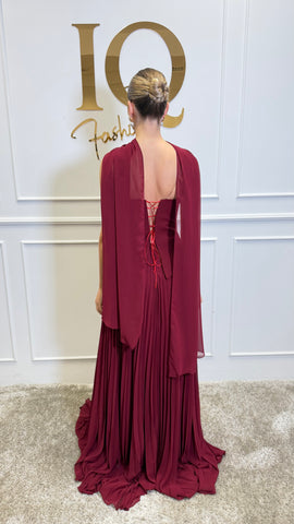 Rochie Elissa Burgundy de la iqfashioncluj, croială elegantă, material fin și detalii moderne, vizibilă în imagine.