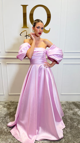 Rochie roz Sassya Soft de la iqfashioncluj, model elegant, cu croială fluidă și detalii delicate, vizibilă în imagine.