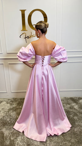 Rochie roz Sassya Soft de la iqfashioncluj, model elegant cu croială feminină, pe fundal neutru.