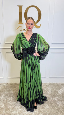 Rochie Calessa Matcha de la iqfashioncluj, cu croială elegantă și detalii moderne, pe fundal neutru.